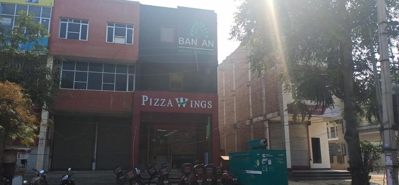 Banyan Hotel&Restro Hisār Buitenkant foto