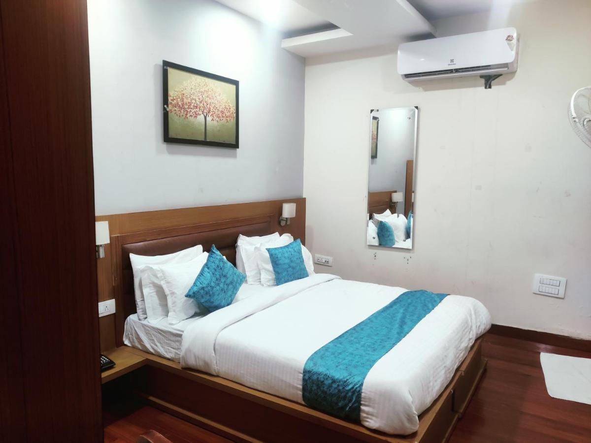 Banyan Hotel&Restro Hisār Buitenkant foto