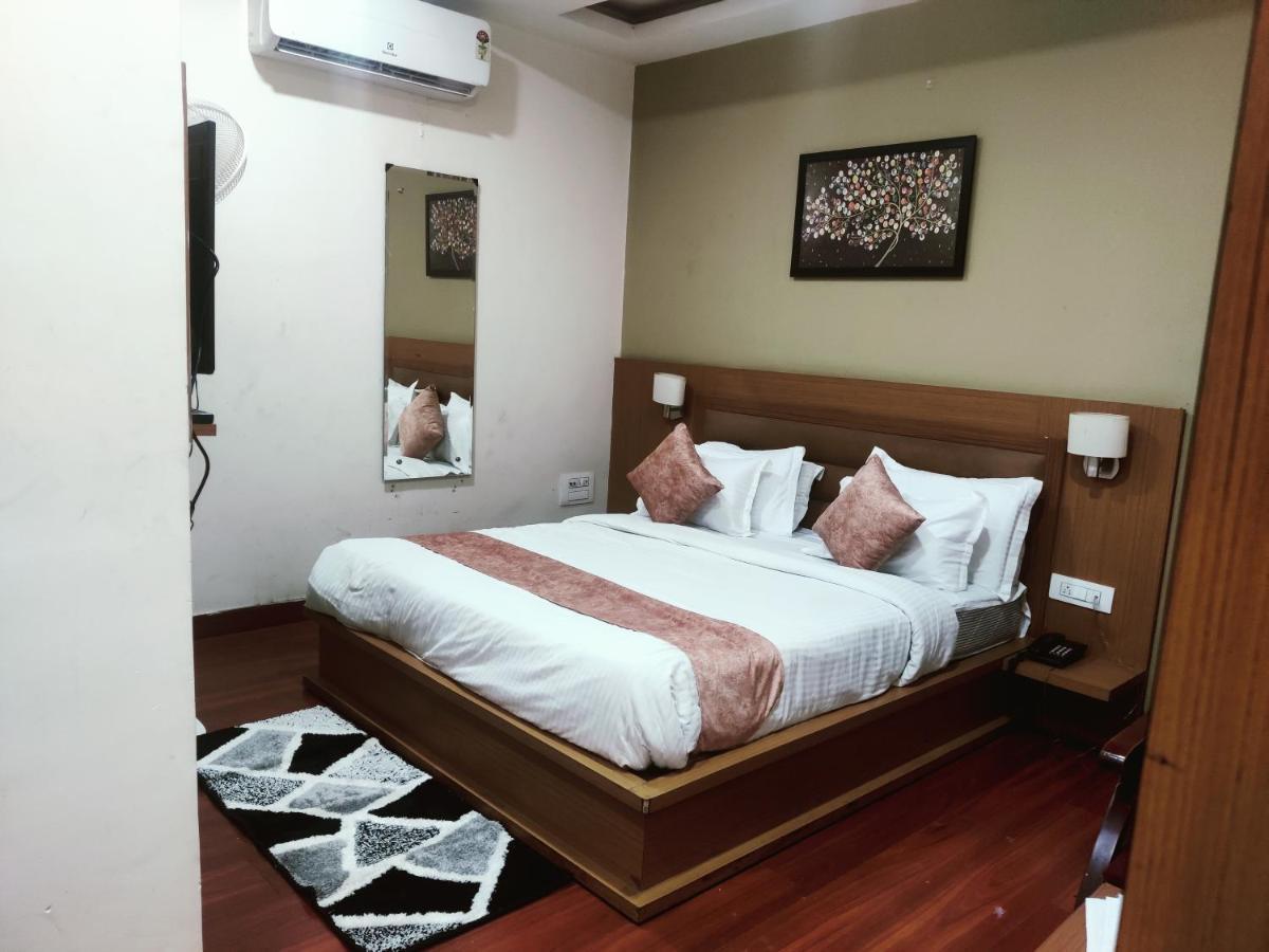 Banyan Hotel&Restro Hisār Buitenkant foto