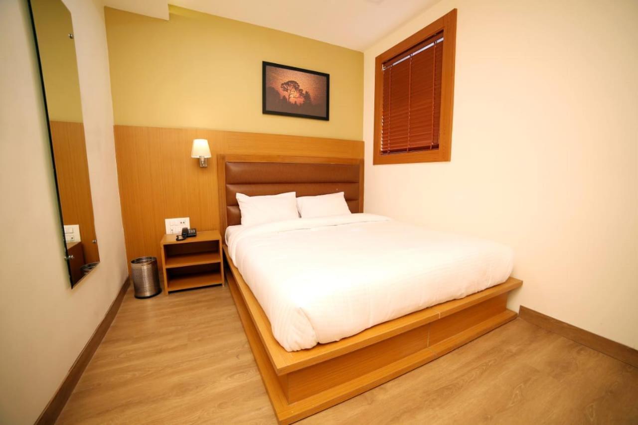 Banyan Hotel&Restro Hisār Buitenkant foto