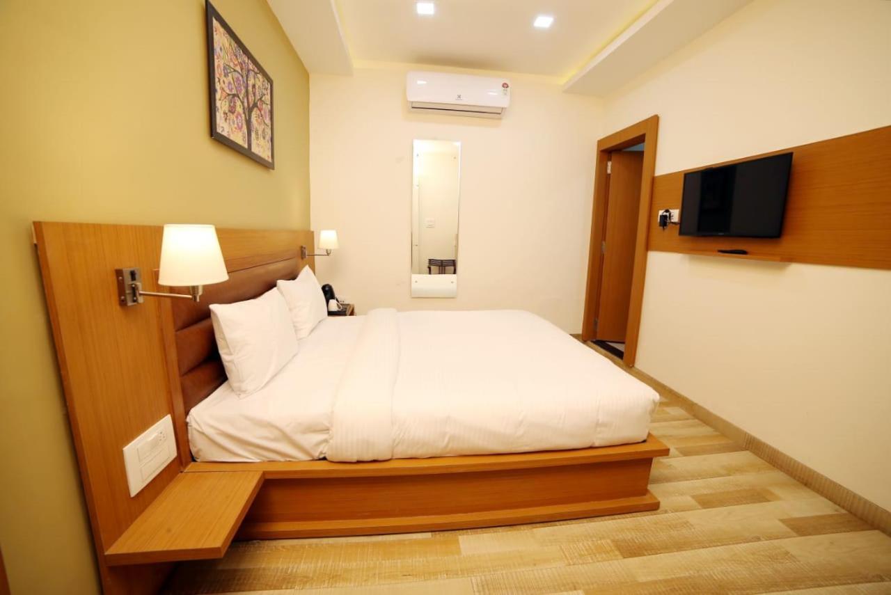 Banyan Hotel&Restro Hisār Buitenkant foto
