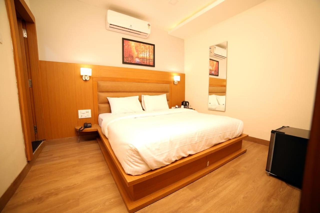 Banyan Hotel&Restro Hisār Buitenkant foto