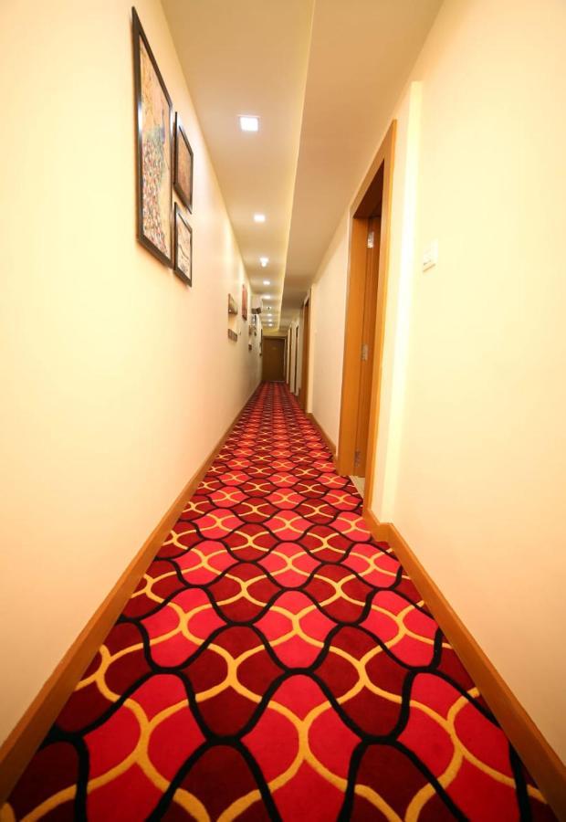 Banyan Hotel&Restro Hisār Buitenkant foto