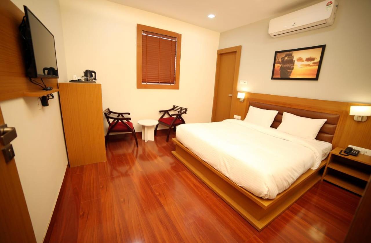 Banyan Hotel&Restro Hisār Buitenkant foto